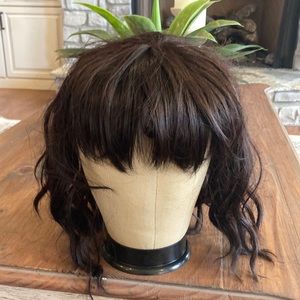 Short wavy wig
